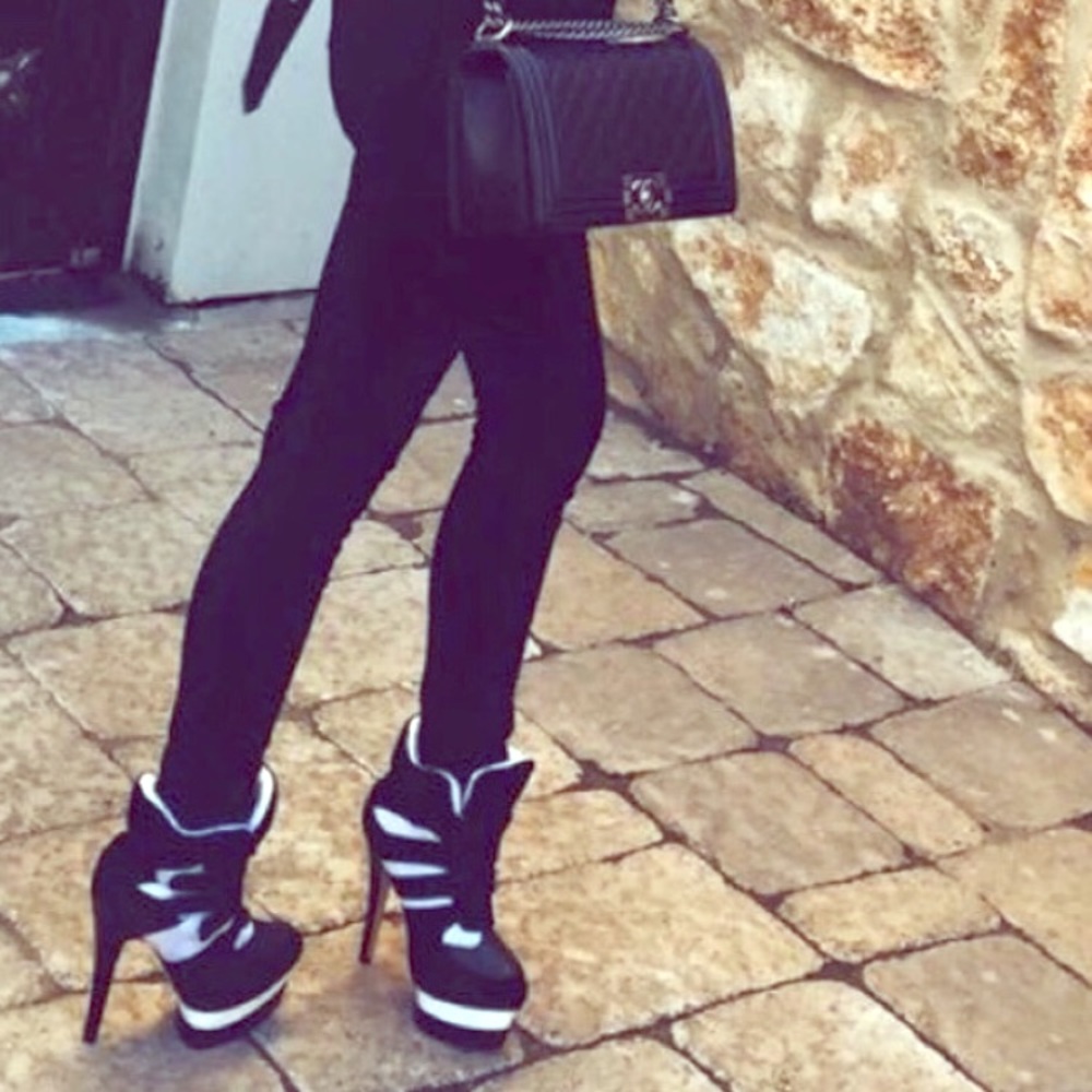 Trendy sneaker heels 👠